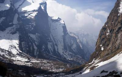 5. Dzień Trekking do Ghorepani - 2750 m / trekking około 5 h Ghorepani jest ciekawym miejscem z dużą ilością małych sklepów i straganów sprzedających lokalne produkty i rzemiosło.