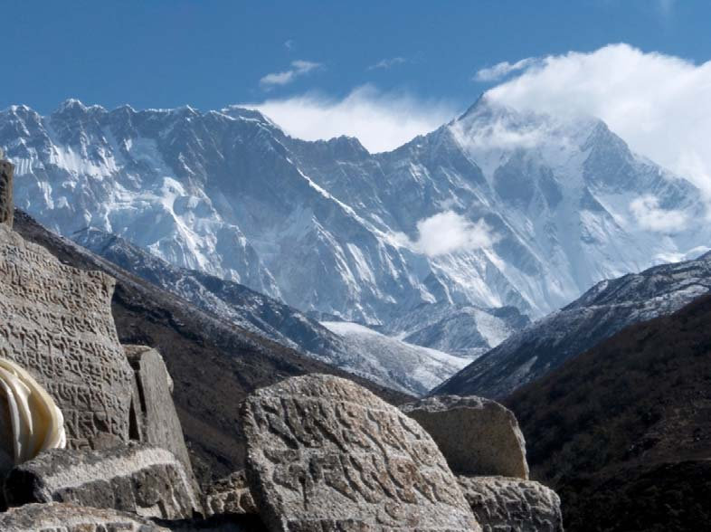 Trekking do bazy pod najwyższą górę świata Mount Everest Trekking do bazy pod Mount Everest daje możliwość spotkania wpinaczy z całego świata, którzy próbują stanąć na wierzchołku Góry Gór,