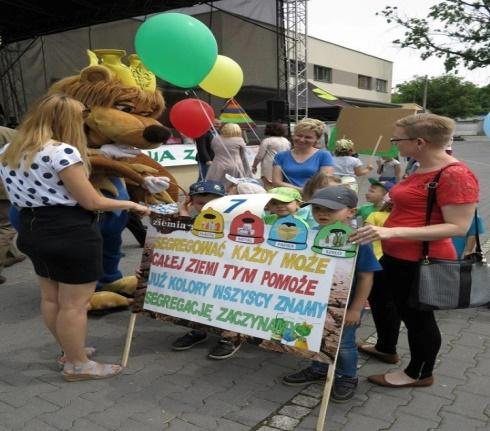 ujęcia roślin na łące lub w lesie. Konkurs okazał się ciekawym pomysłem.