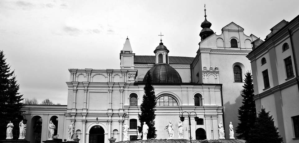 jpg, prep. by author Ryc. 3. Renesansowy portal kościoła św. Mikołaja i Stanisława, fot. autorka Fig. 3. Renaissance portal of the church of St.