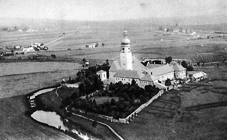 Monastery of the Bernardine Order in Sokal at the beginning of the 20th century, a bird s eye view on an archival postcard, [in:] Author s private archive. Ryc. 2. Sokal Stare Miasto, fragment planu katastralnego z 1887 roku, oryg.