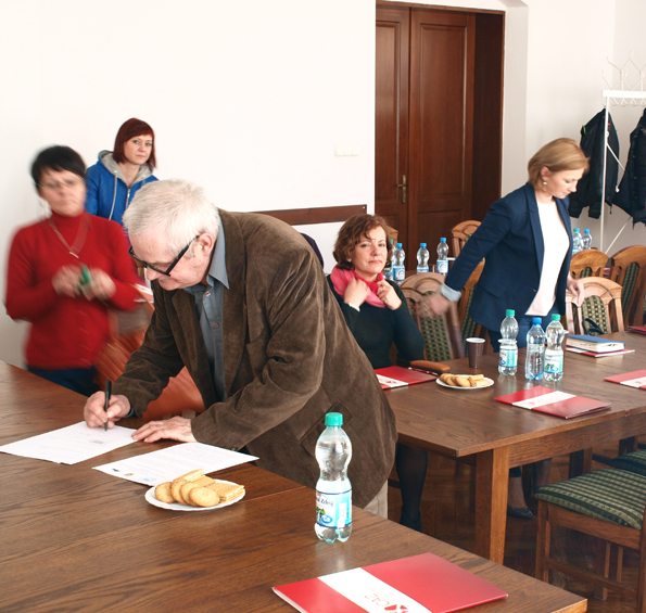 1. GMINA OTMUCHÓW 2. ZPU MIKROMEX 3. PRZEDSIĘBIORSTWO TRANSPORTOWO USŁUGOWE KAZIMIERZ KENDIK 4. DACH-ROT 5. FOL 6. STOWARZYSZENIE NA RZECZ ROZWOJU WSI LIGOTA WIELKA 7.