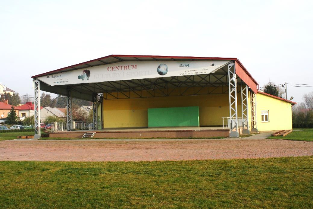 Fotografia 3 Scena Centrum Kultury i Sportu Źródło: Urząd Gminy w Samborcu Zakres działania Gminnego Ośrodka Kultury to prowadzenie statutowej działalności w zakresie upowszechniania kultury,