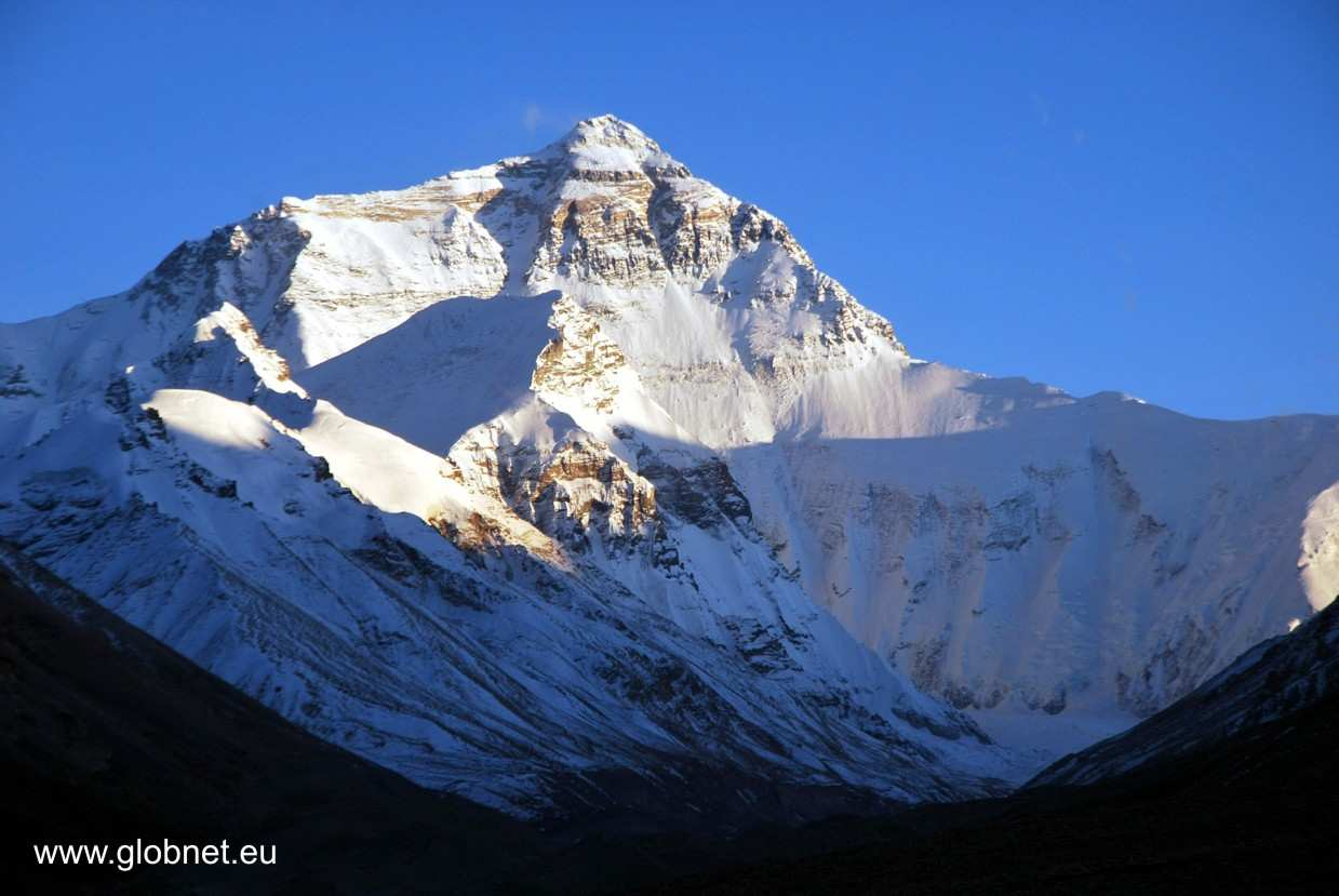 Everst, z której wyruszają wszystkie eksdycje i wyprawy wspinaczkowe na najwyższą gorę świata mt Everest.