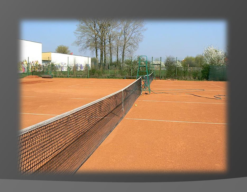 Pełnowymiarowe korty do gry w tenisa ziemnego (o