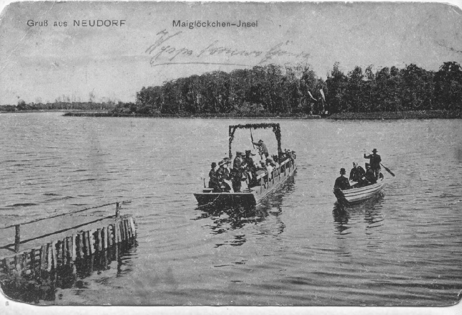 str. 17 HISTORIA Tą drogą w 1945 r. wjechały do Przemętu wojska chcesz, nawybieraj sobie. Weszłam do środka i poszłam lewą nawą przed ołtarz. A tam leżały hołdy wały różnych rzeczy.