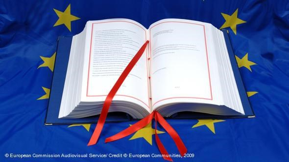 S T R. 2 PO CO TRAKTATY? Działalność Unii Europejskiej opiera się na zasadach praworządności.
