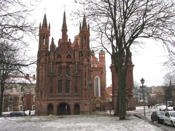 Ten wyjazd zachęcił mnie do odkrywania nowych miejsc na ziemi Litwa to piękny kraj. Wiele tu wspaniałych pejzaŝy, starych kamienic, katedr i kościołów.