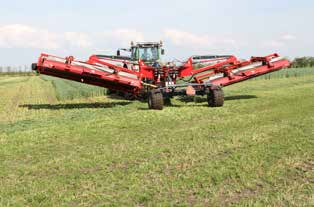 polu CTF (Controlled Traffic Farming), co ma duże znaczenie dla ograniczenia ruchu maszyn po polu i zwiększenia ilości zbieranej