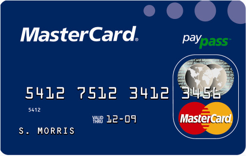 Numer kart MasterCard rozpoczyna się od cyfry 5 i składa się z 16 cyfr zlokalizowanych w czterech grupach po cztery cyfry. Logo kart Visa jest niebieskie na białym tle.