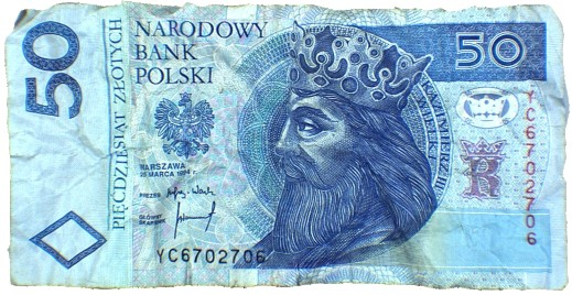 Wszystkie pomiary odnoszą się do nominalnej długości i szerokości banknotów.