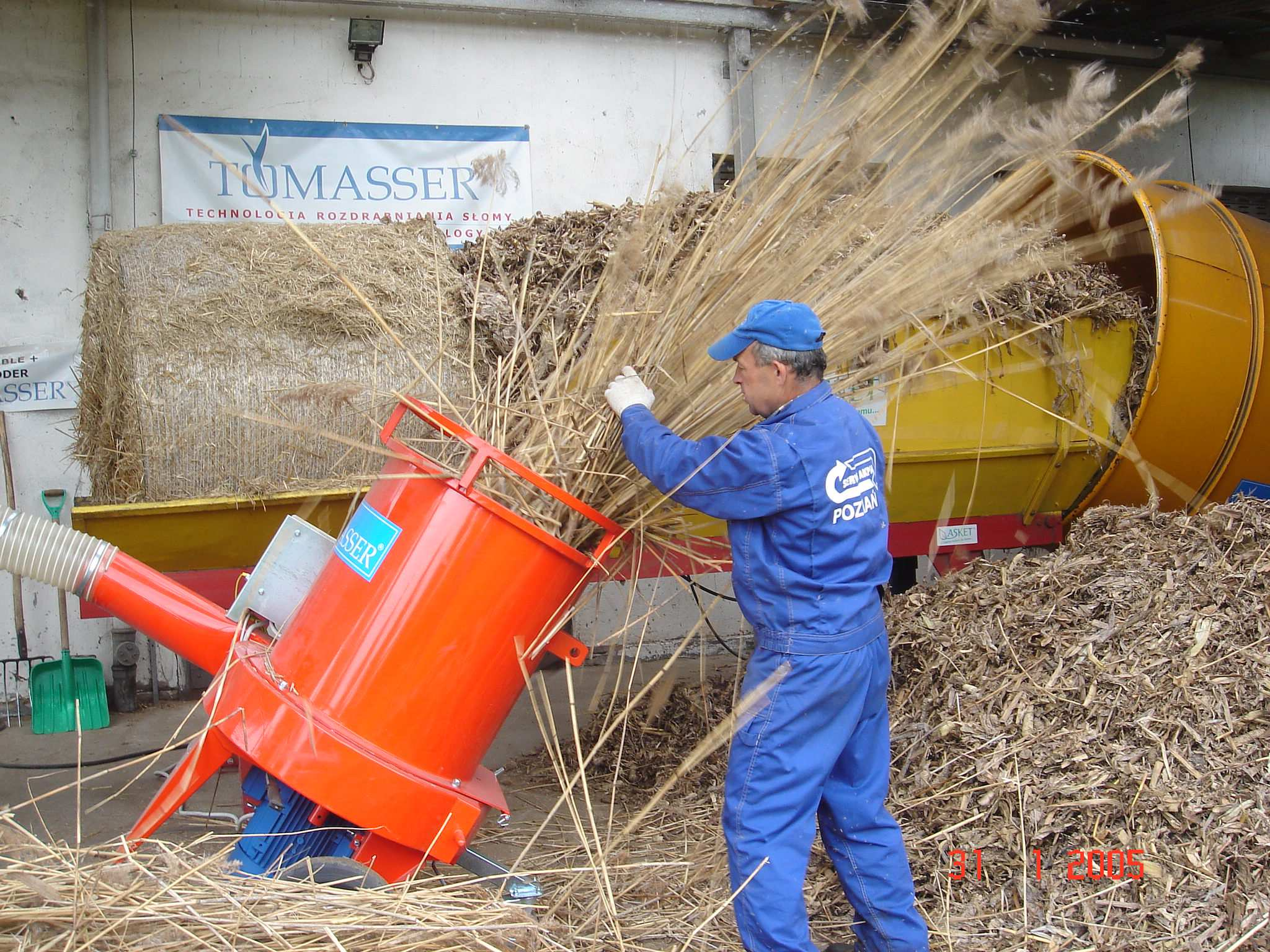 Oznacza to, że rozdrabniacz może wyprodukować sieczkę dla więcej niż jednej brykieciarki BIOMASSER DUO średnia wydajność rozdrabniacza TOMASSER RK wyniosła ok. 210 kg/h.