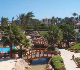 36 EGIPT Sharm El Sheikh Sharm El Sheikh EGIPT 37 El Faraana Heights 4.1/6 rekomendacja turystów 97% Malowniczo położony hotel o oryginalnej architekturze nawiązującej do stylu andaluzyjskiego.