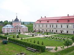 W Podhorcach znajduje się także jedno z najokazalszych horodyszcz (grodzisk) na Podolu, cerkiew Bazylianów oraz kościół św. Józefa.