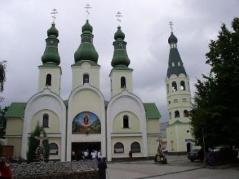 Węgry oraz podkarpackiego ze wschodu na zachód, nad rzeką Stryj, prawym dopływem Dniestru, przyjął nazwę od tej rzeki.