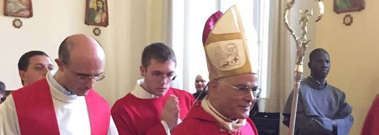URZĘDY GENERALNE [MI] 25 Pośród licznie zgromadzonej publiczności i we wspaniałej oprawie wystąpił chór z sanktuarium św. Franciszka Antoniego Fasani w Lucera pod dyrekcją Lucia D Apollonio.
