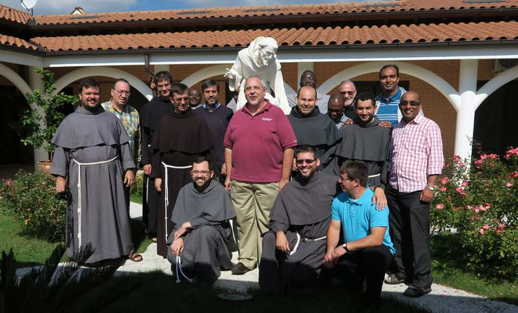 WYDARZENIA 7 Rzym-Vigna: nowy rok akademicki Fr. Timothy Kulbicki, gwardian Rok akademicki 2016-2017 został rozpoczęty 1 października, zaraz po powrocie wspólnoty z rekolekcji głoszonych przez fr.