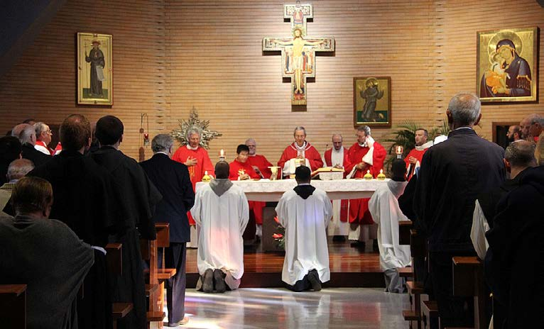 WYDARZENIA 8 Rok akademicki został otwarty przez dziekana fr. Dinh Anh Nhue Nguyen, który pozdrowił obecnych, a następnie zapowiedział wykład inauguracyjny s.