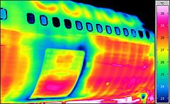 Termografia jest metodą porównawczą,dlatego dla właściwej oceny wady i jej lokalizacji niezbędne jest