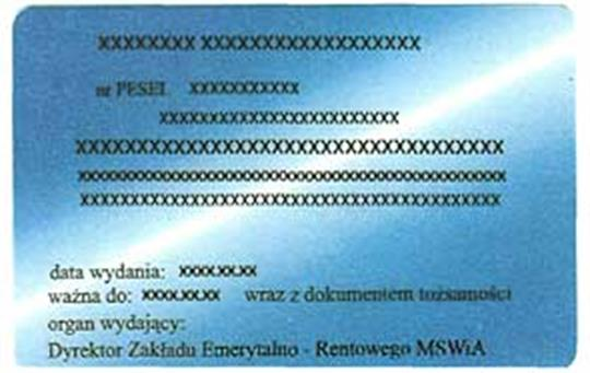 Czarne napisy wykonane różną czcionką: w górnej części RZECZPOSPOLITA POLSKA, w dolnej części ZAKŁAD EMERYTALNO-RENTOWY MINISTERSTWA SPRAW WEWNĘTRZNYCH I ADMINISTRACJI, a poniżej LEGITYMACJA EMERYTA-