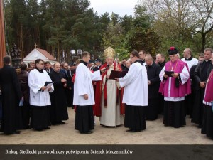 Spotkanie rozpoczęło się otwarciem Dróżek Męczenników Podlaskich oraz Martyrium Pratulińskiego.