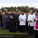 rzut beretem sołtysa, bieg w gaciach dla dwojga oraz narty drużynowe.