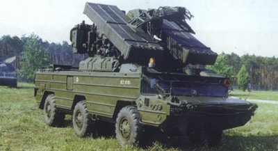Przeciwlotniczy rakietowy wóz bojowy. Został wprowadzony do uzbrojenia Wojska Polskiego w 1980 r.