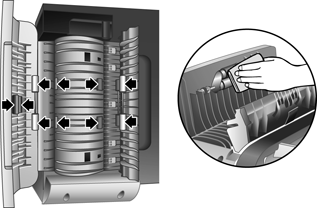 5. Wytrzyj rolki podajnika ADF czystą, wilgotną, niepylącą ściereczką. 6. Zaczekaj kilka minut, aż rolki wyschną, a następnie zamknij pokrywę rolek podajnika ADF oraz drzwiczki dostępu. 7.