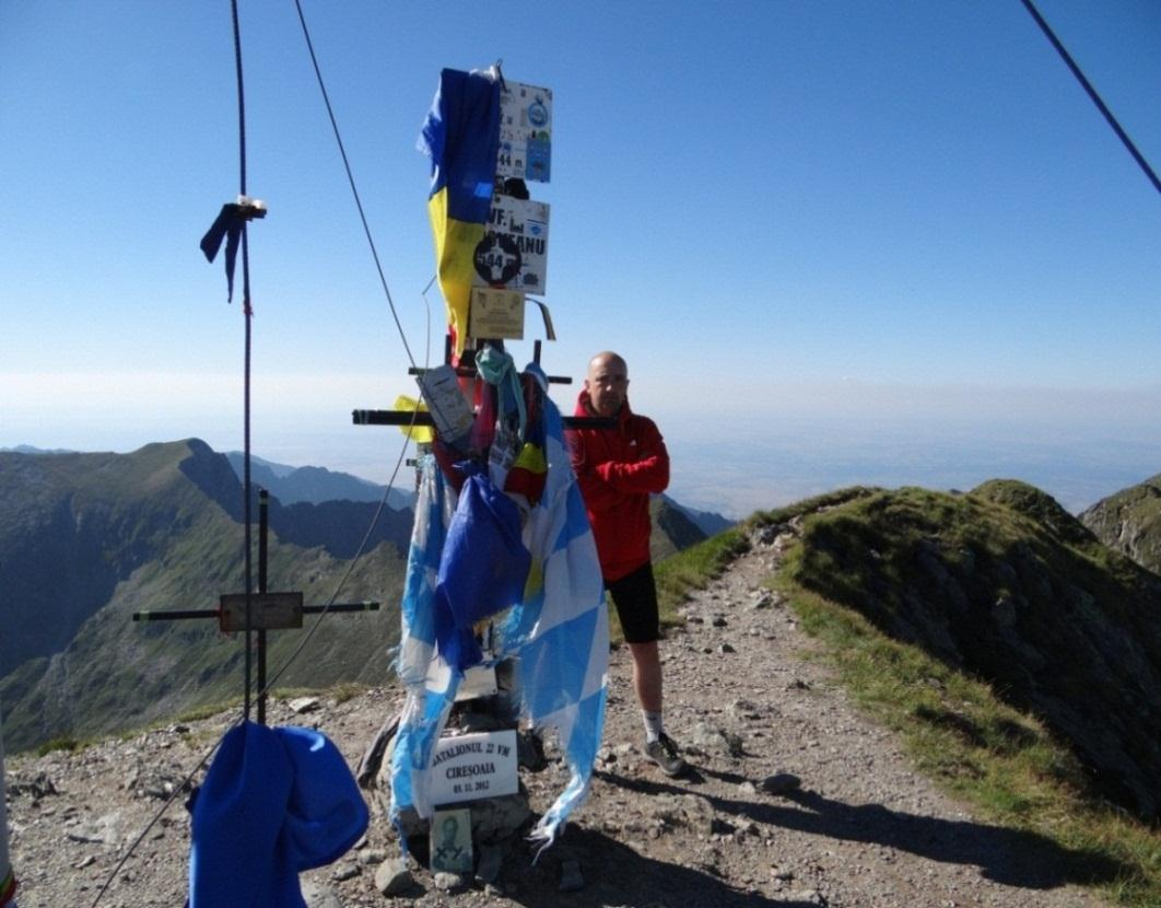 Ostatni fragment to marsz granią, gdzie czekają na nas łańcuchy pomocne w przebiciu się na szczyt.