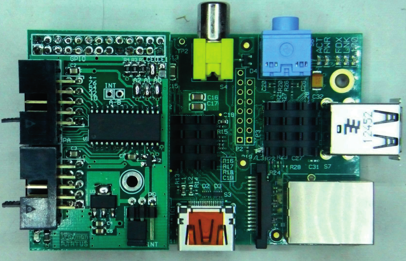 PROJEKTY Moduły rozszerzeń dla Raspberry Pi (3) AVT 5412 RaspbPI_DIO16, RaspbPI_HUB, RaspbPI_DCM Komputerek Raspberry Pi staje się coraz popularny, zakres jego aplikacji rośnie niemal w tempie,