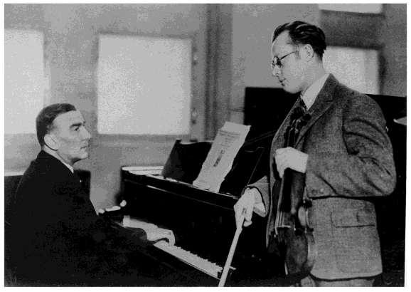 Ta IV Symfonia to właściwie prawie koncert, szczęściem niezbyt trudny więc może go jako tako zagram Koncerty w całej Europie W latach 1933-36 Karol Szymanowski koncertował jako wykonawca własnych