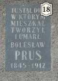 spędził Rzecki (V 1878 - X 1879 r.). Pod numerem 9 (w kamienicy Beyera, w której w czasach Lalki" rzeczywiście istniał sklep galanteryjny) Prus umieścił stary sklep Wokulskiego.