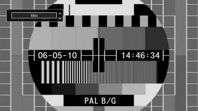 16:9 W tym trybie lewy i prawy bok normalnego obrazu (w formacie 4:3) jest rozciągany, aby wypełnić całą szerokość ekranu.