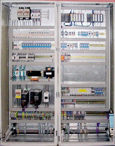 Elektryczna technika instalacyjna Training systems / trainers for electrical wiring/building management systems: Protective circuitry, protective measures, building mains feed, lighting and intercom