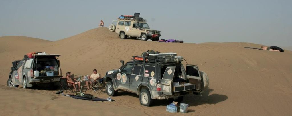 Pierwsza przymiarka do piaszczystego offroadu. Trasa przeprawy przez Takla Makan w/g osobnego szczegółowego planu. Nocleg pod gwiazdami.