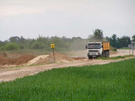 Większa część obszaru gminy (centrum, północ i zachód) leży w zasięgu Głównego Zbiornika Wód Podziemnych (GZWP) nr 321 ąty Wrocławskie Oława Oleśnica Brzeg.