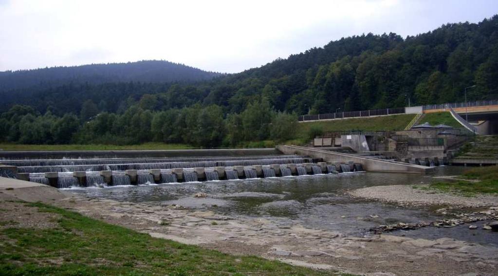 Wód Powierzchniowych charakteryzuje się zmiennym stanem hydromorfologicznym, od stanu słabego w granicach miasta Myślenice, do stanu bardzo dobrego w miejscowości Pcim położonej poza granicami miasta.