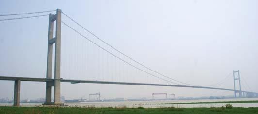 Mosty pod Zhenjiang Most Runyang stanowi część wielkiej złożonej przeprawy mostowej przez Jangcy, składającej się z dwóch części, które przedziela wyspa Siyezhou [13,14].