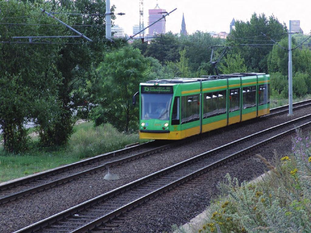 Wykres 5. Gospodarstwa domowe według liczby korzystających z biletów okresowych transportu publicznego Nikt nie korzysta 55,5% 1 osoba 35,6% 3 osoby i więcej 1,2%