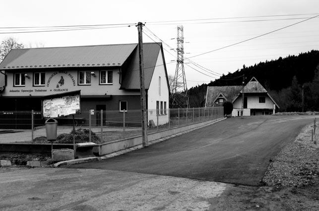 Remont odwodnienia liniowego na drodze w pobliżu Krajewskiego kwota 2500 zł. 9. Odbudowa drogi gminnej Na Burdok kwota 61 tys. zł. 10. Ogrodzenie Szkoły Podstawowej wartość oko ło 65 tys. zł. Gostwica Fundusz Sołecki Odbudowa dogi Racwas kwota 123 000 zł.