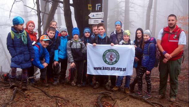 KRONIKA SK PTT PRZY SP nr 2 W KOZACH KWIECIEŃ CZERWIEC 2016 R. 09 04 2016 Pomimo niezbyt sprzyjającej pogody zdecydowaliśmy się podbić górskie szczyty. Grunt to dobry humor i towarzystwo.