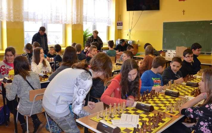 Na dwie rundy przed zakończeniem rywalizacji w III Lidze Podkarpackiej Juniorów, nasi szachiści zapewnili już sobie udział w rozgrywkach tej ligi w następnym sezonie.