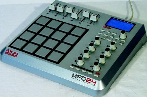 Akai MPD24 Sterownik MIDI Grzegorz Bartczak Jednym z ważnych elementów branych pod uwagę przy projektowaniu instrumentów zarówno akustycznych jak i elektronicznych jest ergonomia.