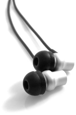 Stosunek sygnał/szum: 95 db - 2 pary liniowych wejść RCAi Wejście liniowe w postaci jack 3,5mm - 1 para liniowych wyjść RCA - Wyjście słuchawkowe 6.