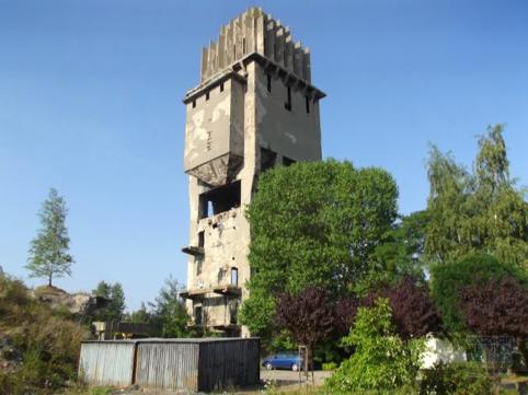 Wieża węglowa na Pomorzanach Ta charakterystyczna budowla jest widoczna z wielu miejsc w Szczecinie, z okolic dworca, Trasy Zamkowej, od strony Odry.