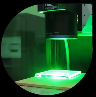 ZADANIE nr 1 Badania ceramicznych materiałów zdobniczych i warunków procesu ich laserowego stapiania z podłożem szklanym Aparatura wykorzystywana do badań System lasera włóknowego SP-100C-0020 firmy