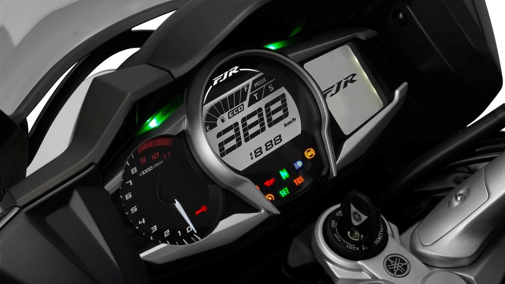 Technologia D-mode firmy Yamaha umożliwia dostosowanie wydajności silnika pod kątem codziennego lub sportowego stylu jazdy, a elektronicznie regulowane zawieszenie pozwala łatwo i szybko dostosować