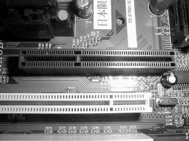 Magistrale płyty Bridge (fragment chipset u) układ koordynujący transfery pomiędzy procesorem a pamięcią oraz magistralami we/wy (ISA, PCI, USB) Pojedyncza magistrala systemowa dla procesorów