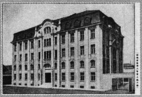 Takehiko Hirose 5. Kamienice czynszowe przy ul. Jana Matejki Budynki wzniesiono w 1898 r. Dekoracja okien jest na każdym piętrze inna. Budynek siedziby firmy Takada Shokai w Tokio z 1914 r.