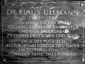 Powojenne tablice pamiątkowe w Jeleniej Górze. Charakterystyka zbioru tylko ku czci, upamiętnieniu i modlitwie za zmarłych żołnierzy.